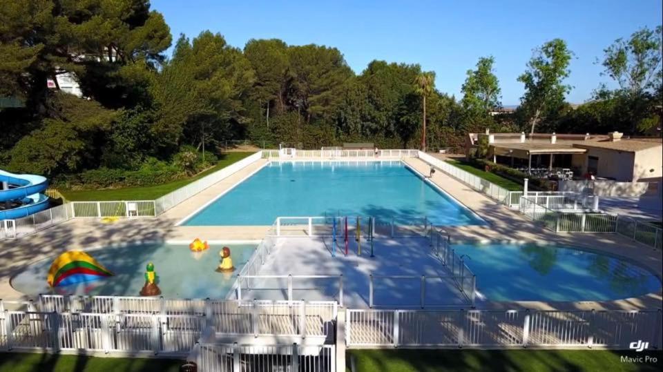 T2 climatisé domaine de la Coudoulière devant la plage, terrasse vue mer au milieu de la pinède au calme sans vis à vis dernier étage Six-Fours-les-Plages Exterior foto