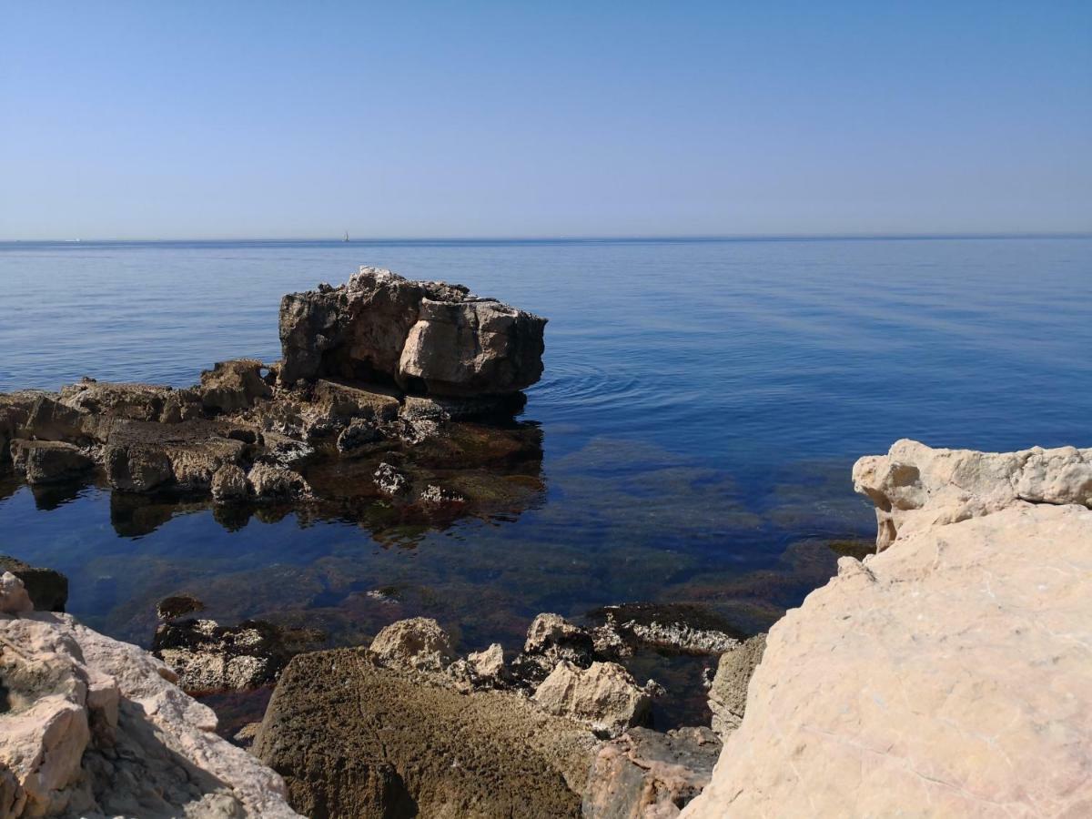 T2 climatisé domaine de la Coudoulière devant la plage, terrasse vue mer au milieu de la pinède au calme sans vis à vis dernier étage Six-Fours-les-Plages Exterior foto